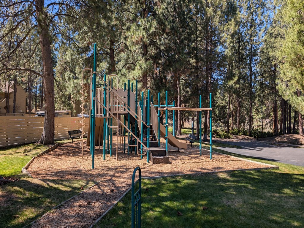 River Ridge 423AB Vacation Rental in Bend - RedAwning