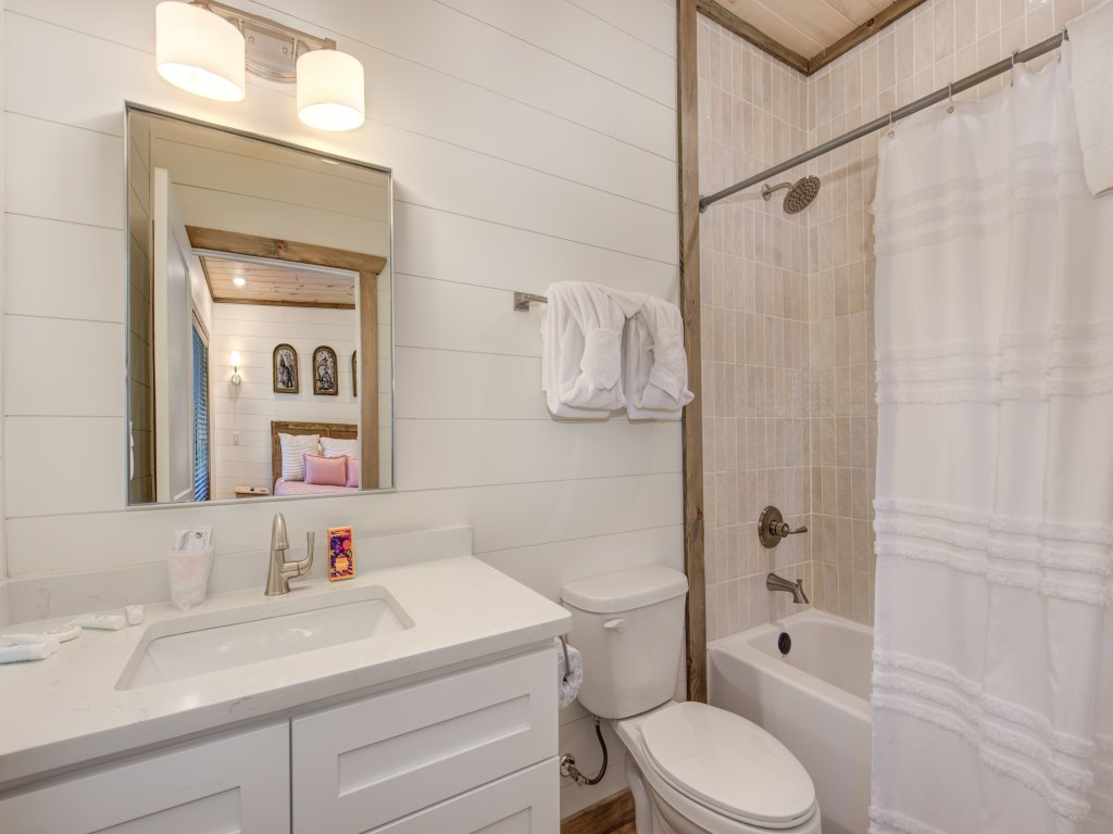 Little Haven Chalet Vacation Rental in Pigeon Forge - RedAwning