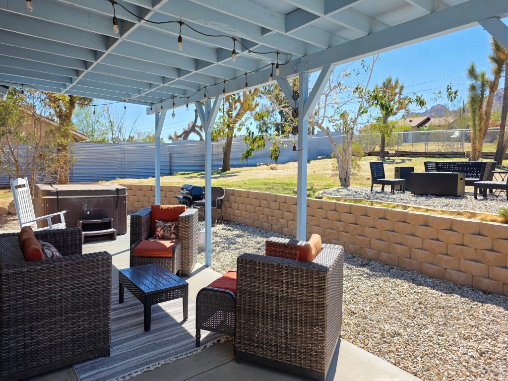 Starlight Ranch - Hot tub, Fire Pit & Grill Vacation Rental in California - RedAwning