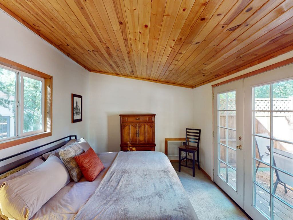 Rouge Cobb Mountain Hotel - Cabin 5 Vacation Rental in California - RedAwning