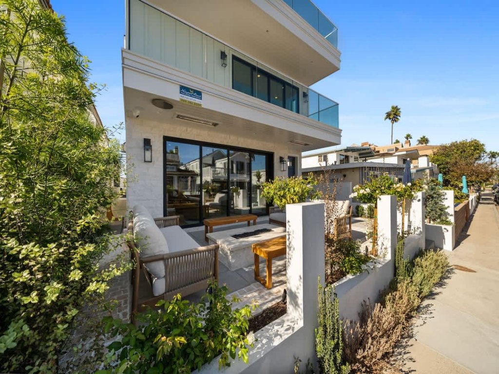 123 44th St | Luxury Family Escape | 3-Story Coastal Home Vacation Rental in Newport Beach - RedAwning