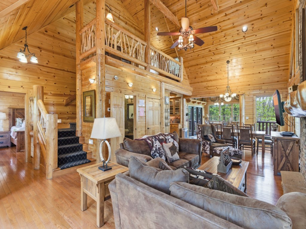 Pine Cone Cabin Vacation Rental in Sevierville - RedAwning
