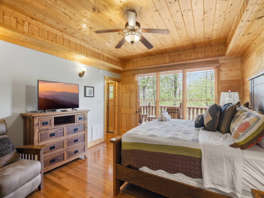 Pine Cone Cabin Vacation Rental in Sevierville - RedAwning
