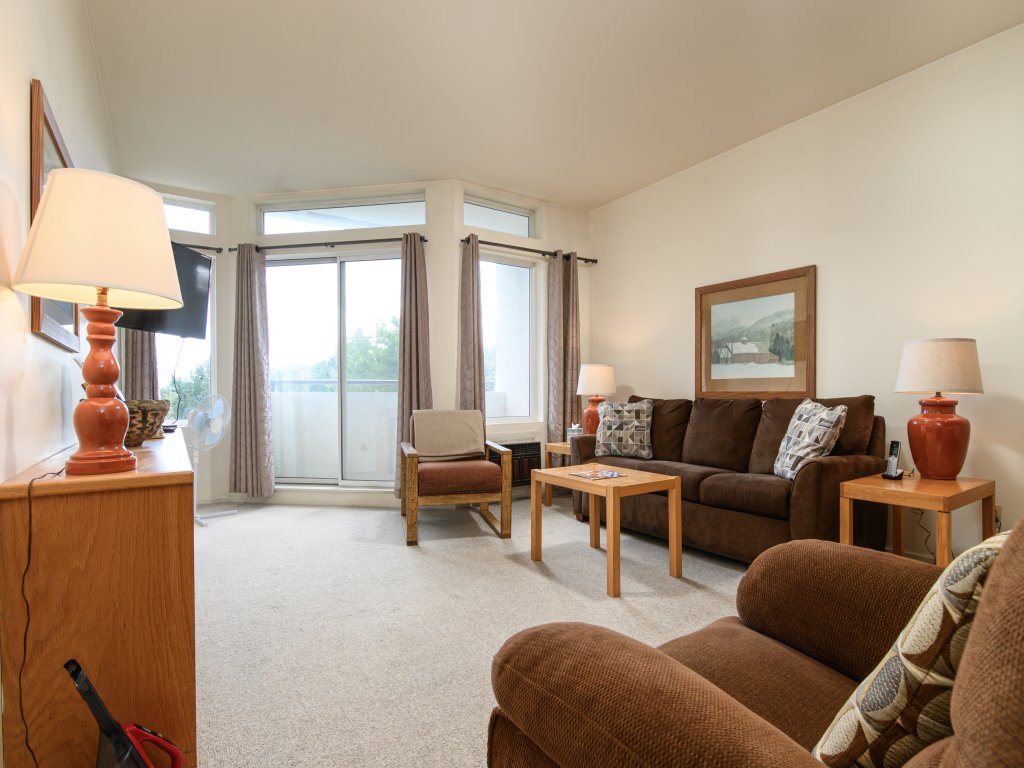 203 Village Gate Vacation Rental in Warren - RedAwning