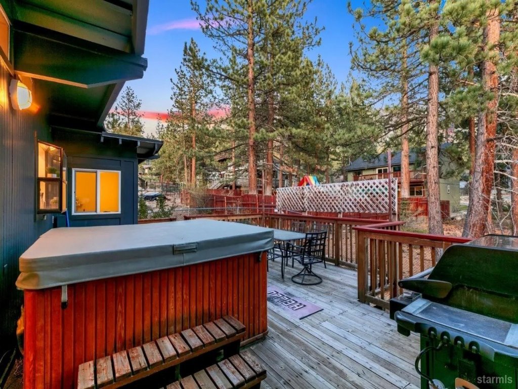 3748 Terrace Drive Vacation Rental in California - RedAwning
