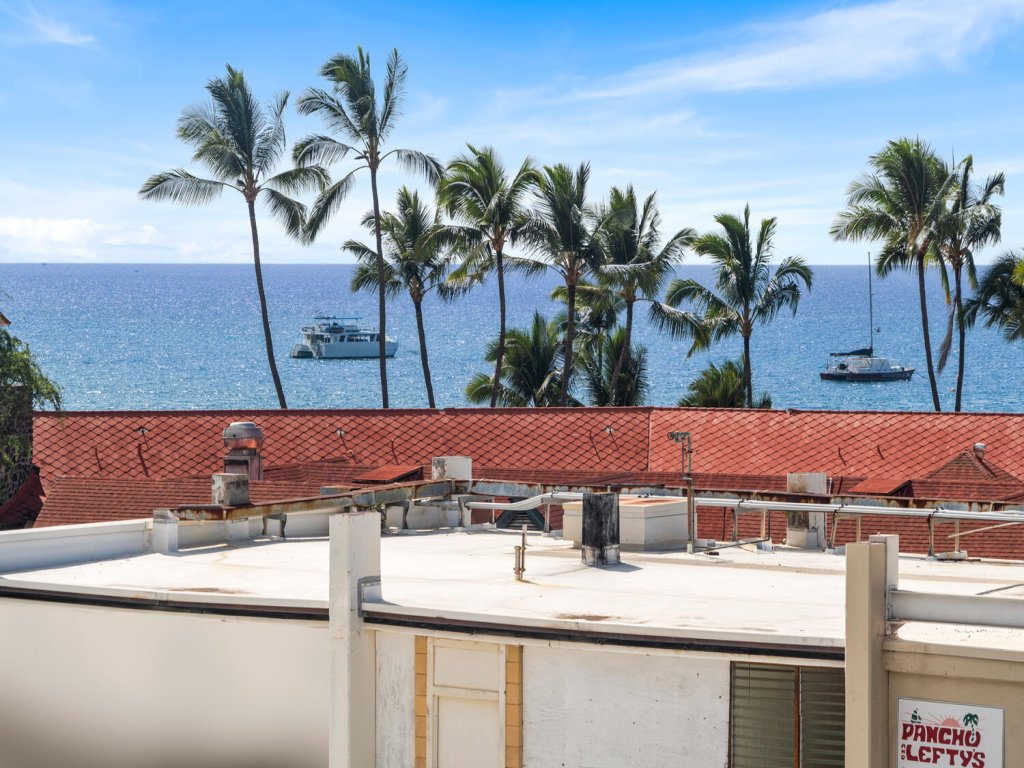 Kona Plaza#409 Vacation Rental in Kailua Kona - RedAwning