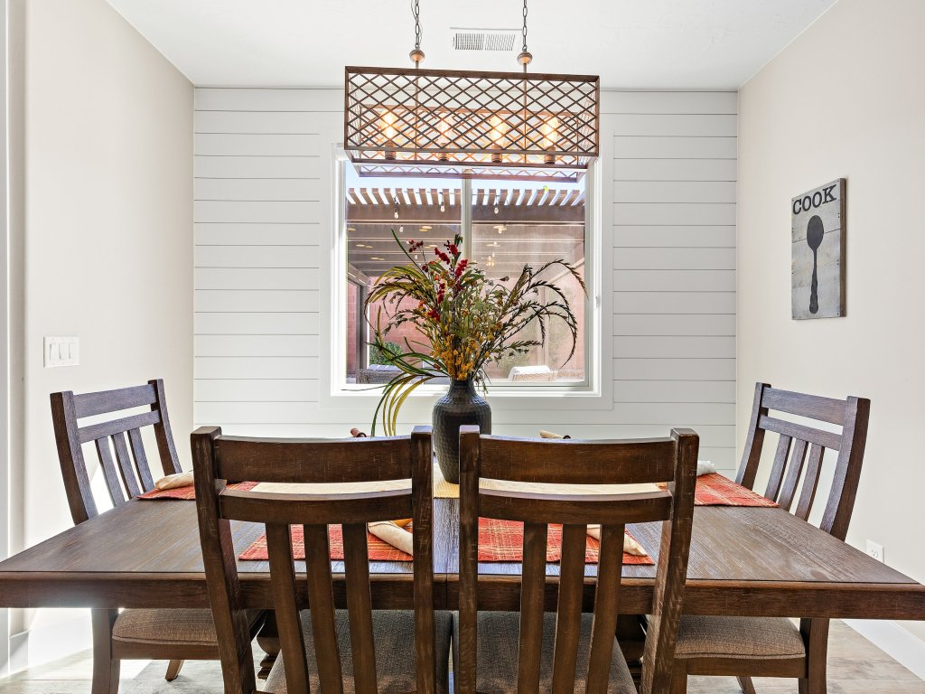 Hurricane Falls Pool, Hot Tub PLUS Dog Friendly! Vacation Rental in Hurricane - RedAwning