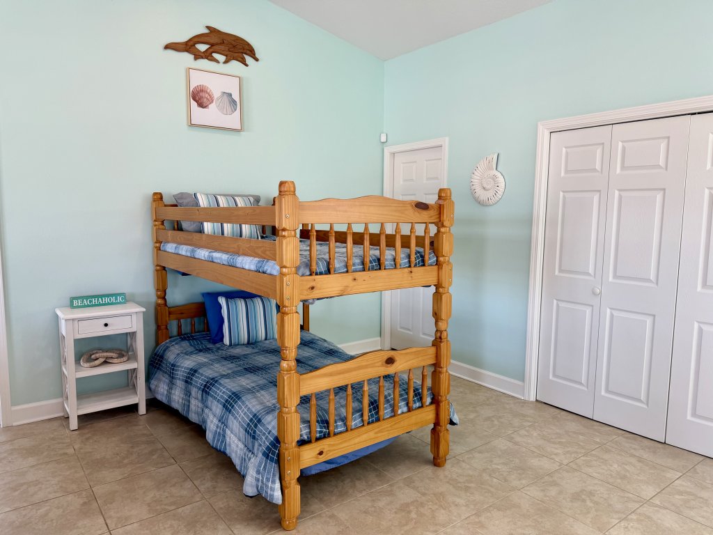 Seaside Bungalow Vacation Rental in Navarre - RedAwning
