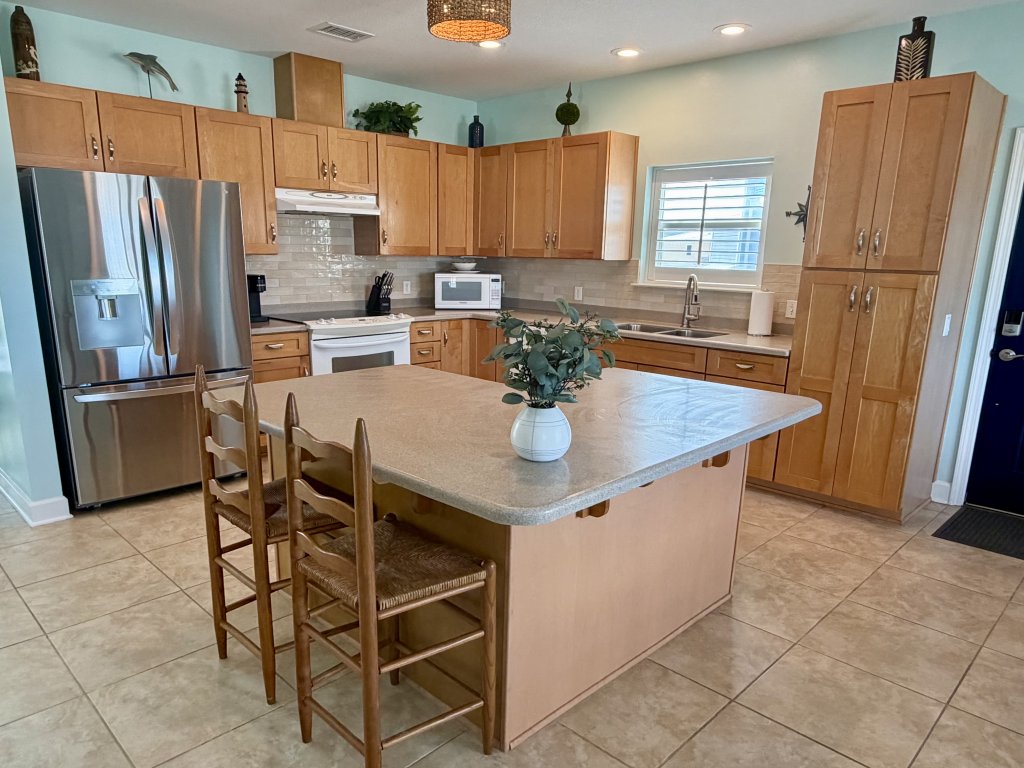 Seaside Bungalow Vacation Rental in Navarre - RedAwning