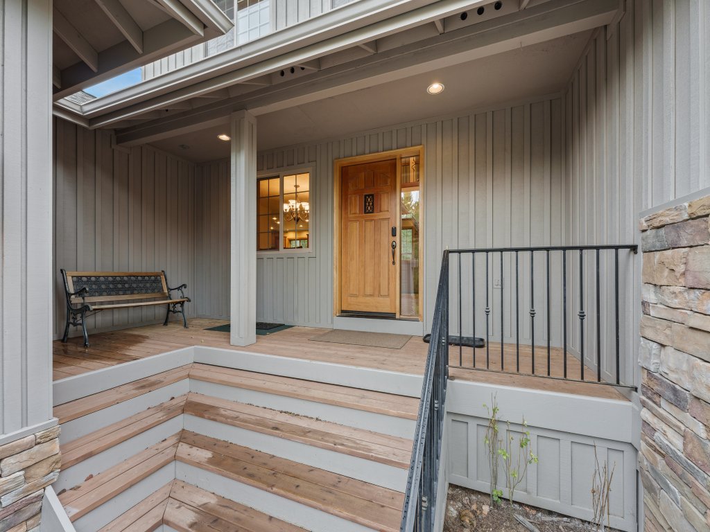 4 Tan Oak Vacation Rental in Bend - RedAwning