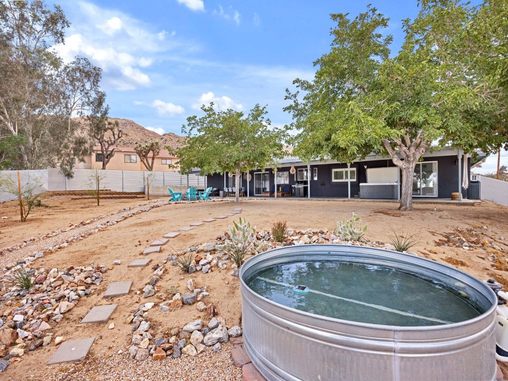 Casa Cosmic - Hot Tub & Fire Pit Vacation Rental in California - RedAwning