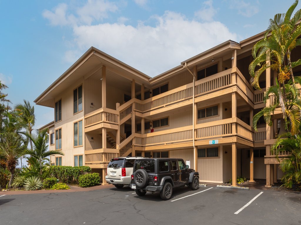 Sea Village 4113 Vacation Rental in Kailua Kona - RedAwning