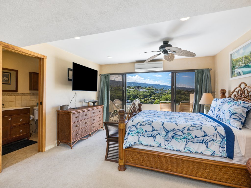 Kona Alii Penthouse 710 Vacation Rental in Kailua Kona - RedAwning