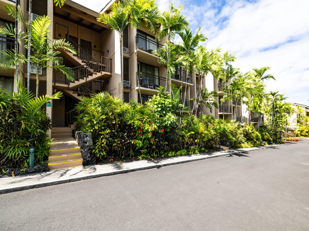 Kona Makai 5106 Vacation Rental in Kailua Kona - RedAwning