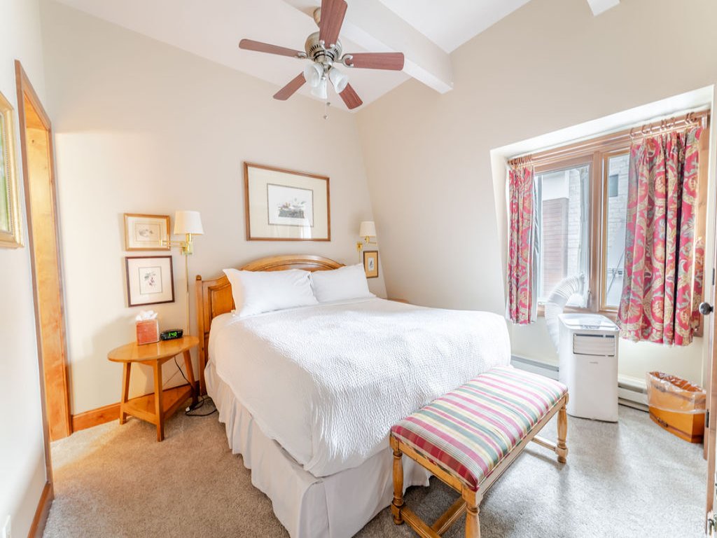 Aspen Downtown 2BR Ski Condo w/ Fireplace - CD 17 Vacation Rental in Aspen - RedAwning