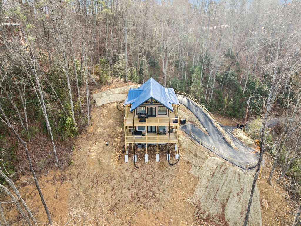 Rivers Retreat Vacation Rental in Sevierville - RedAwning