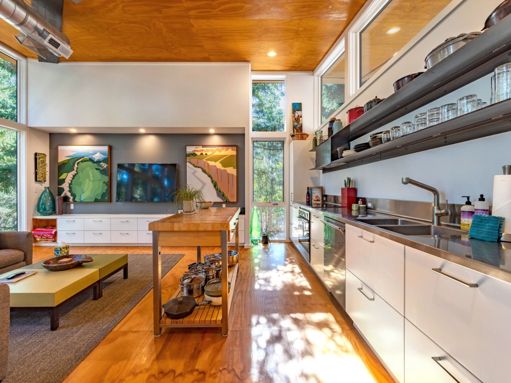 Happenstance Vineyards Vacation Rental in Mosier - RedAwning
