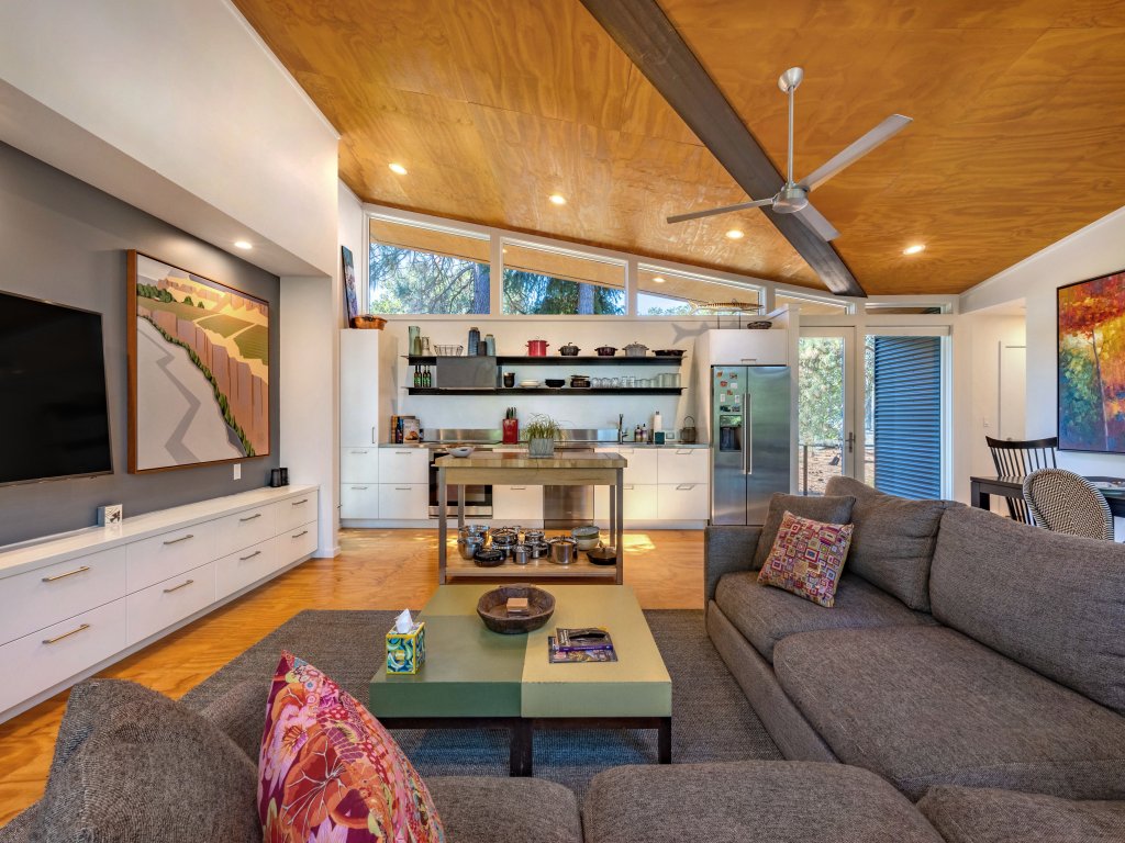 Happenstance Vineyards Vacation Rental in Mosier - RedAwning