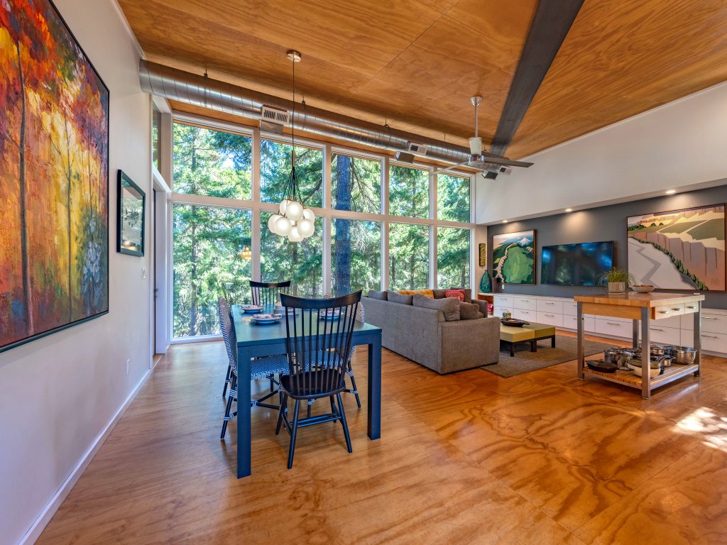 Happenstance Vineyards Vacation Rental in Mosier - RedAwning