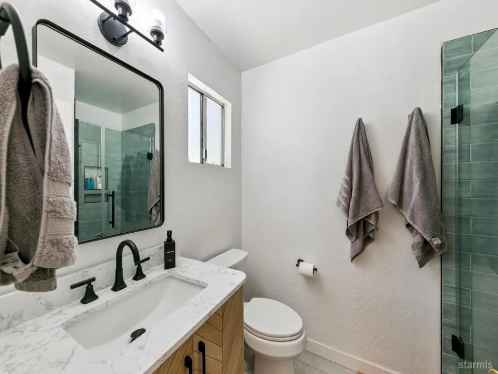 3300 Cape Horn Vacation Rental in California - RedAwning