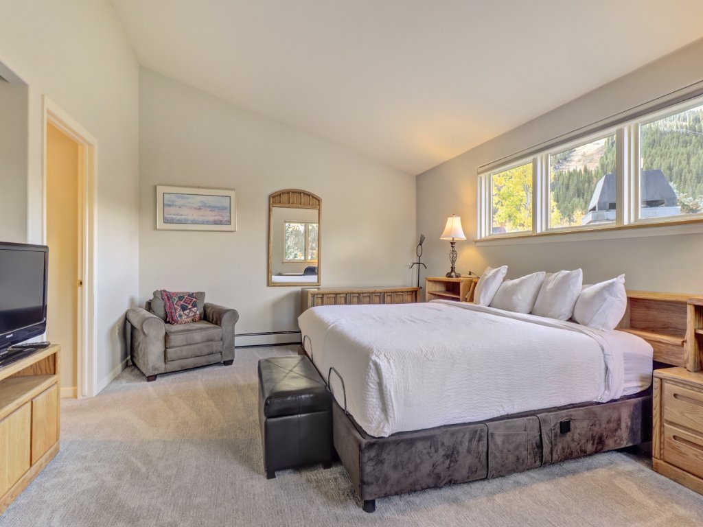 Legends 11 Vacation Rental in Copper Mountain - RedAwning
