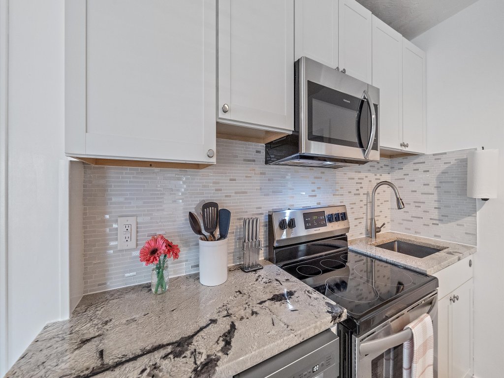 Urban Nest on 8th Vacation Rental in Sarasota - RedAwning
