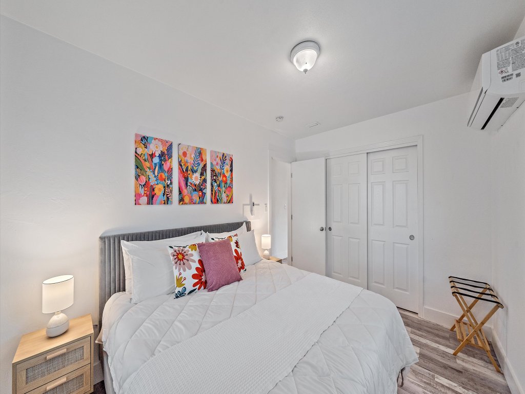 Urban Nest on 8th Vacation Rental in Sarasota - RedAwning