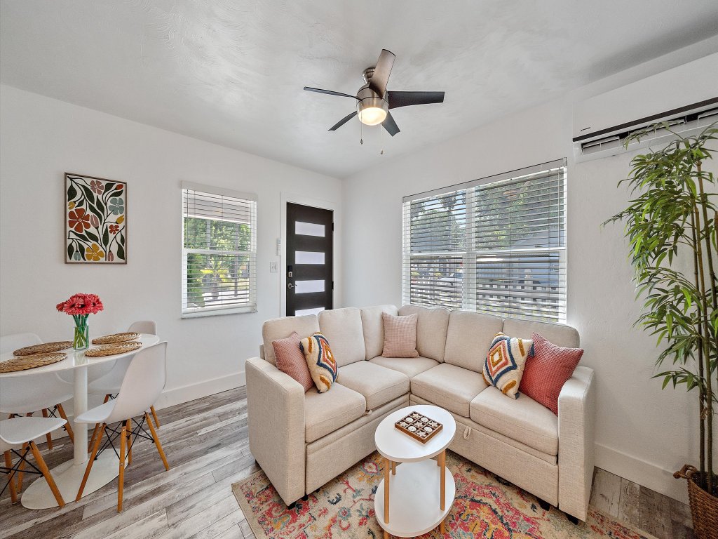 Urban Nest on 8th Vacation Rental in Sarasota - RedAwning