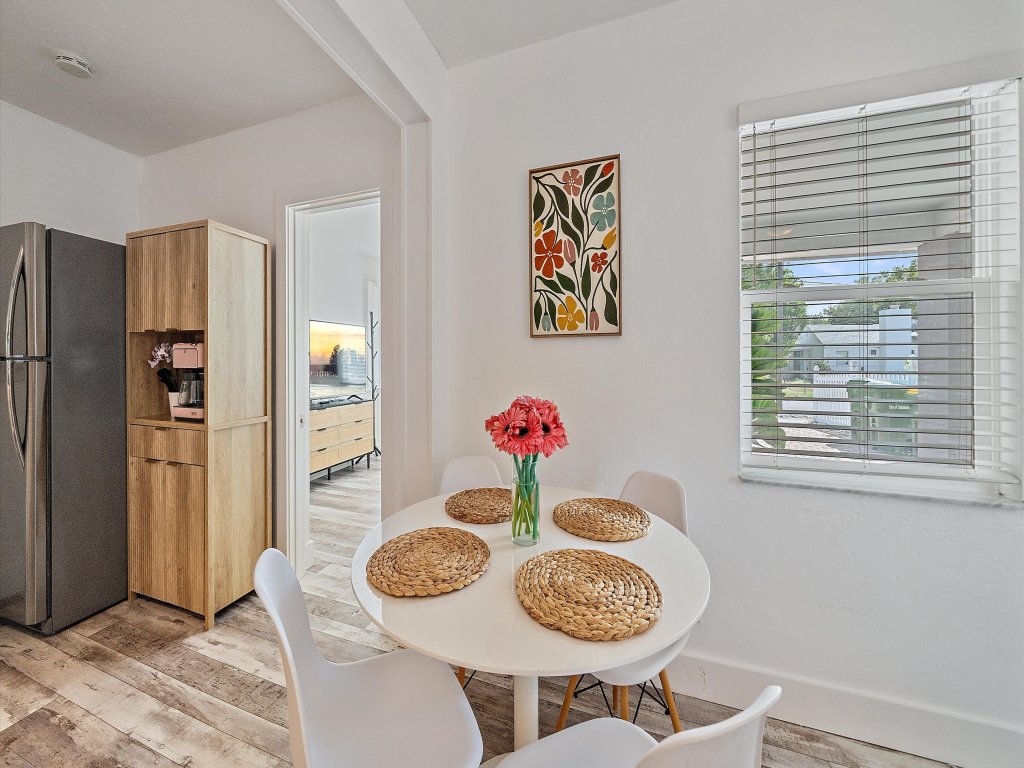 Urban Nest on 8th Vacation Rental in Sarasota - RedAwning