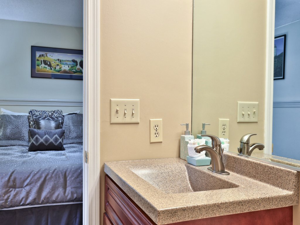 Pico Mountain Condo F106 (Pico Mountain Getaway) Vacation Rental in Killington - RedAwning