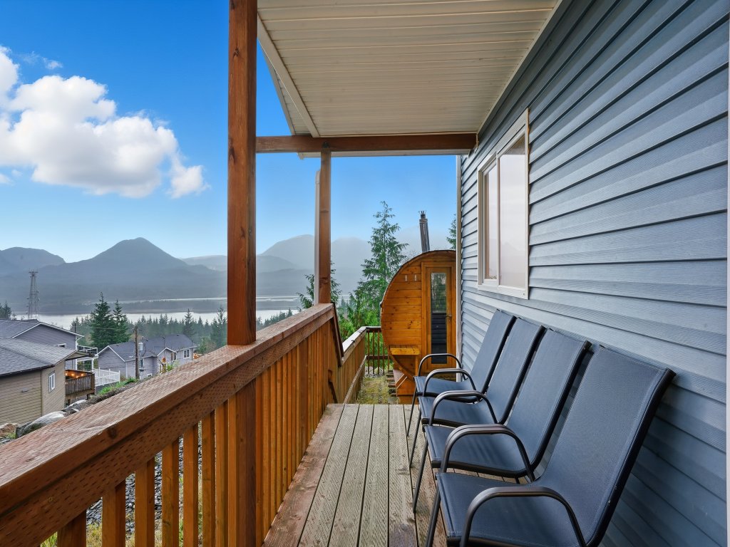 Cozy 3BR Alaska Retreat with Private Sauna Vacation Rental in Alaska - RedAwning
