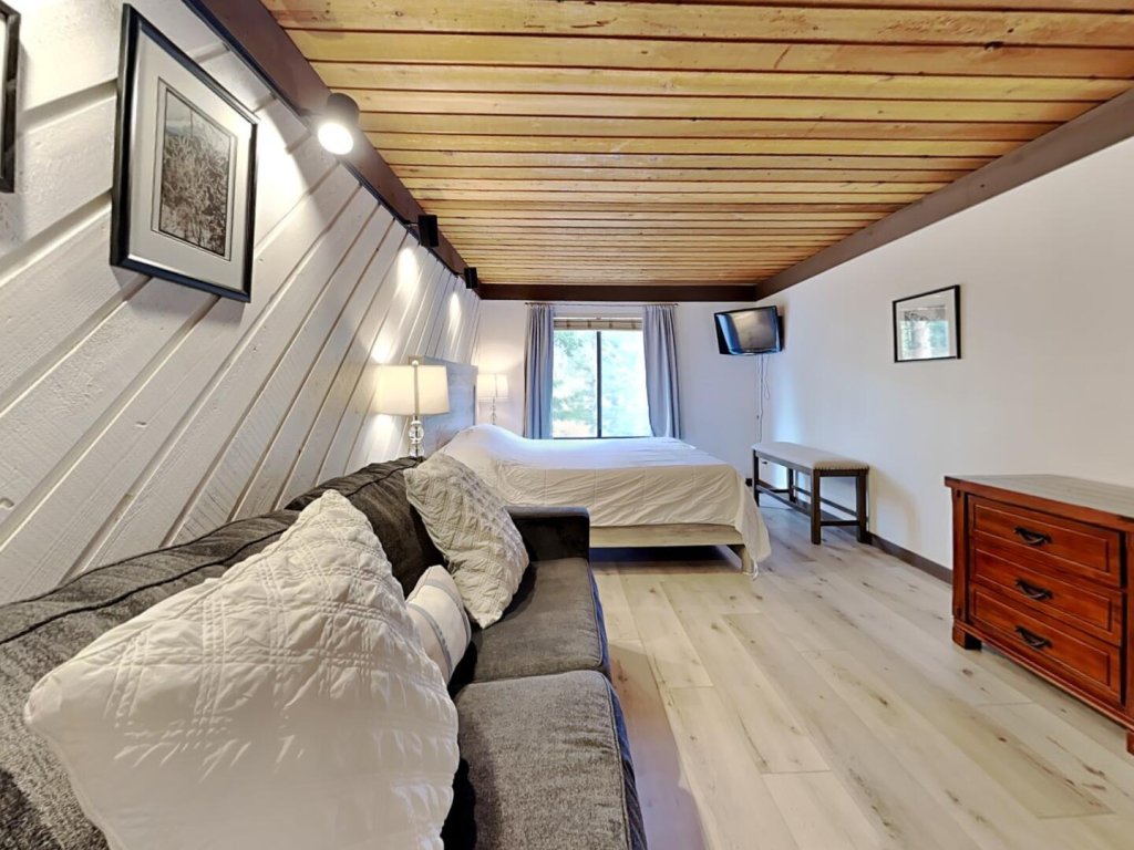 Slopeside Condo with Fireplace (Snowbird 112 at 1849 Condos) Vacation Rental in Mammoth Lakes - RedAwning