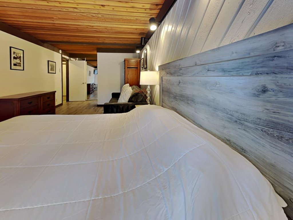 Slopeside Condo with Fireplace (Snowbird 112 at 1849 Condos) Vacation Rental in Mammoth Lakes - RedAwning