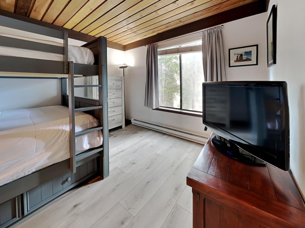 Slopeside Condo with Fireplace (Snowbird 112 at 1849 Condos) Vacation Rental in Mammoth Lakes - RedAwning