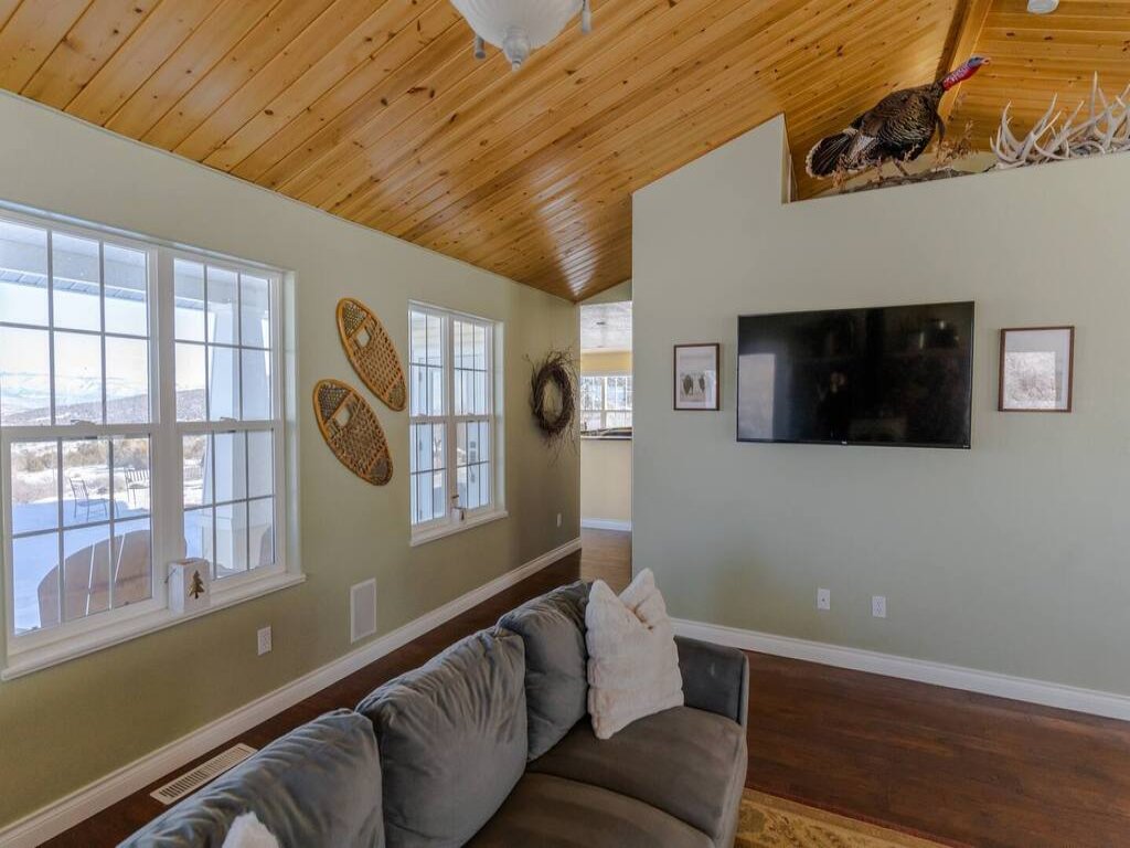 Lone Eagle Haven Vacation Rental in Colorado - RedAwning