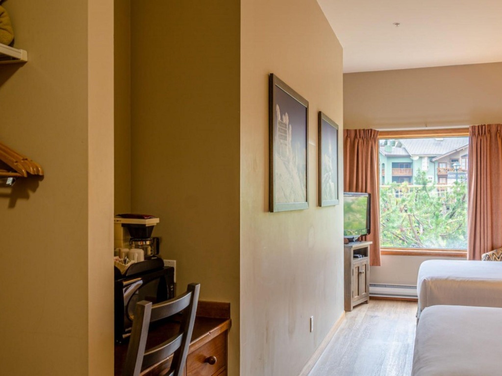 Cahilty Hotel and Suites Hotel Room, 2 Queen Sleeps 4 #435 Vacation Rental - RedAwning