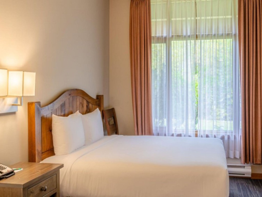 Cahilty Hotel and Suites Hotel Room, 2 Queen Sleeps 4 #435 Vacation Rental - RedAwning