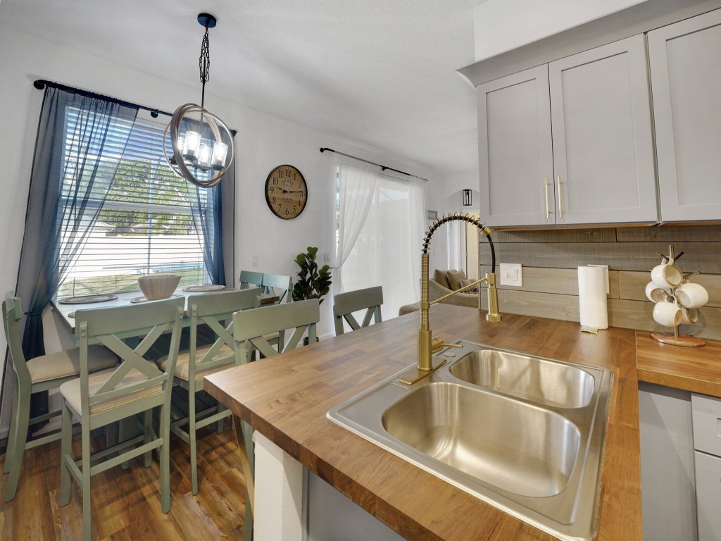 310HC-West Haven Vacation Rental in Davenport - RedAwning