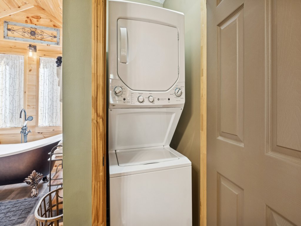 The Wild Life Vacation Rental in Sevierville - RedAwning