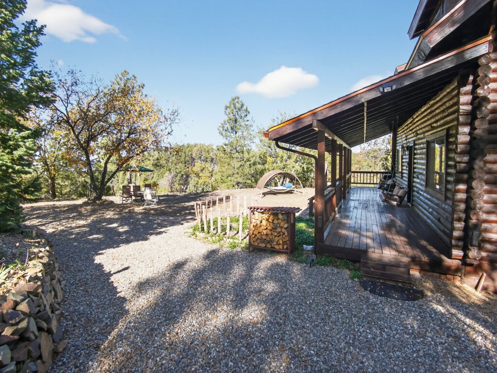 Minnie Mine Cabin Retreat Vacation Rental in Prescott - RedAwning