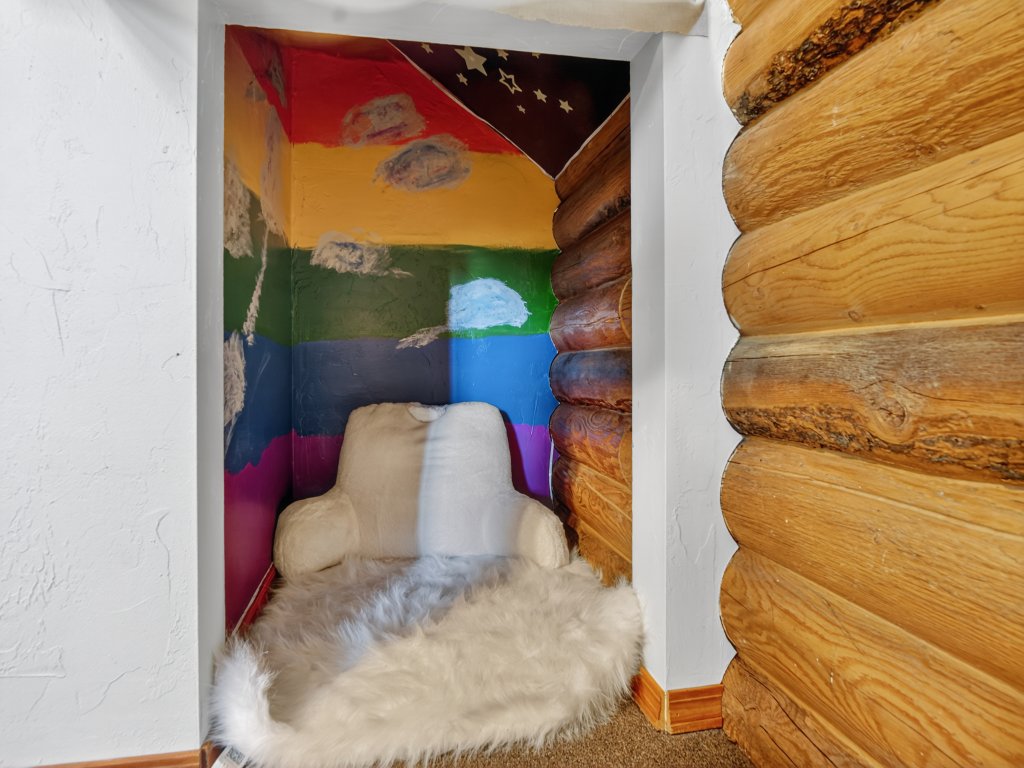 Minnie Mine Cabin Retreat Vacation Rental in Prescott - RedAwning
