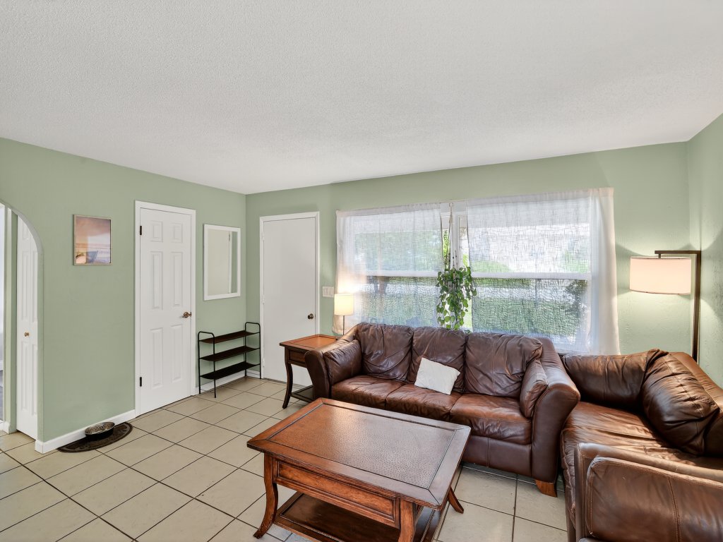 Chelsea Way Getaway Bright 4BR Family Retreat Vacation Rental in Florida - RedAwning