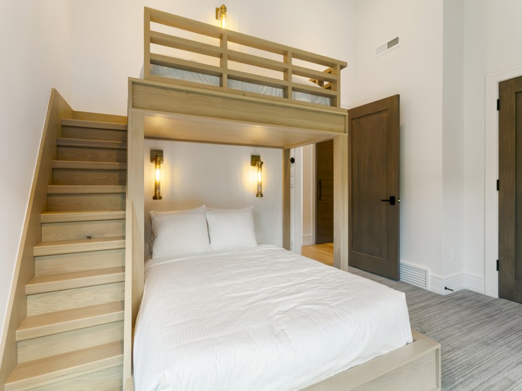 9401 - Silver Aspen - Five Bedroom Luxury Townhome Vacation Rental in Solitude - RedAwning