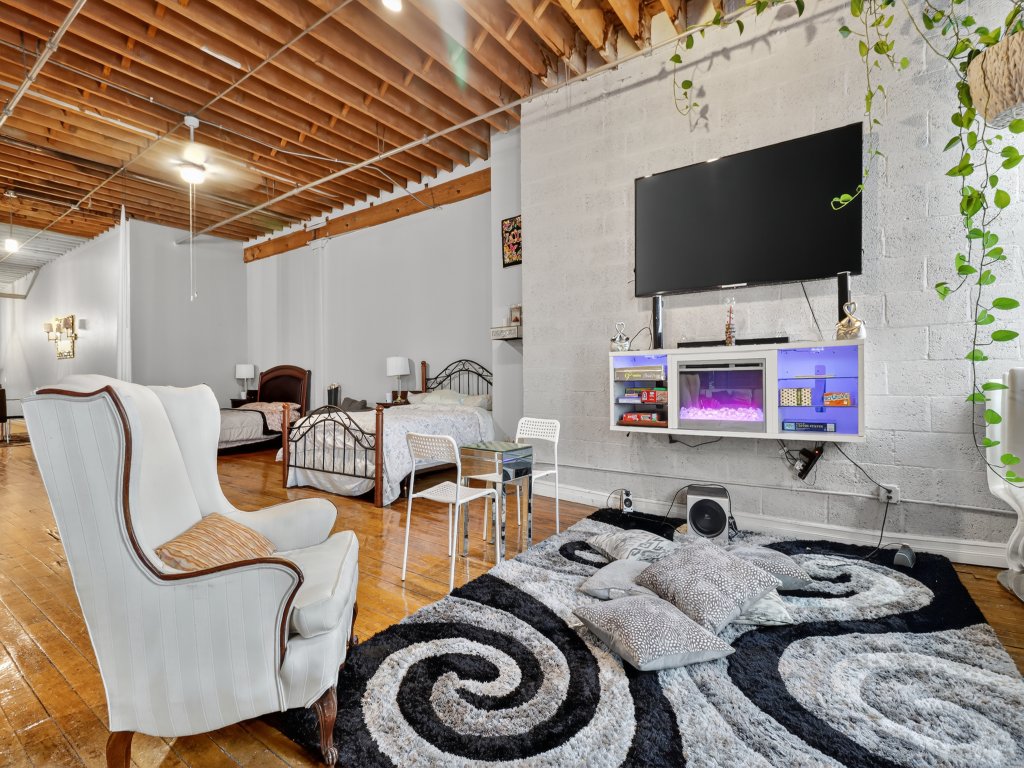 Huge 'MAN CAVE' 2 mins from Downtown Detroit Vacation Rental in Michigan - RedAwning