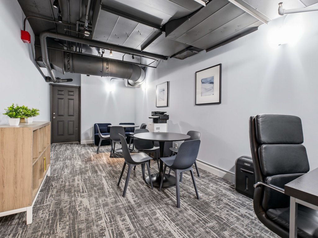 2bd River North Million Dollar Views! Parking Incl Vacation Rental in Chicago - RedAwning