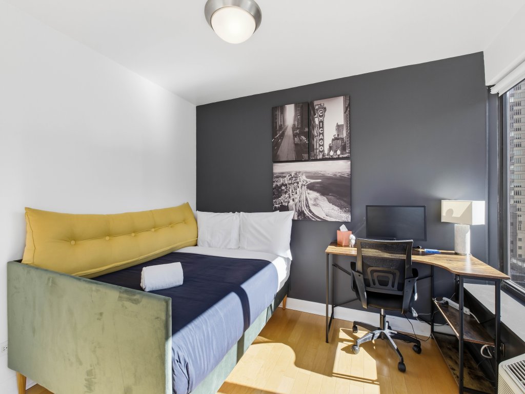 2bd River North Million Dollar Views! Parking Incl Vacation Rental in Chicago - RedAwning