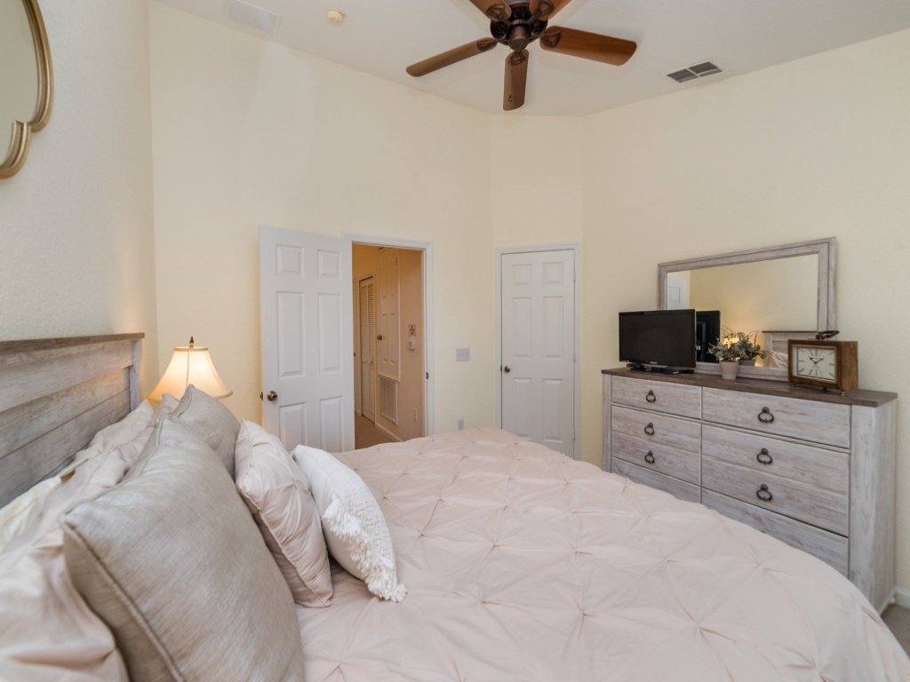 Windsor Hills 3 Bedroom Private Pool Townhome Vacation Rental in Kissimmee - RedAwning
