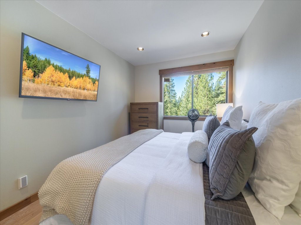 Indian Hills 6021 Vacation Rental in Truckee - RedAwning