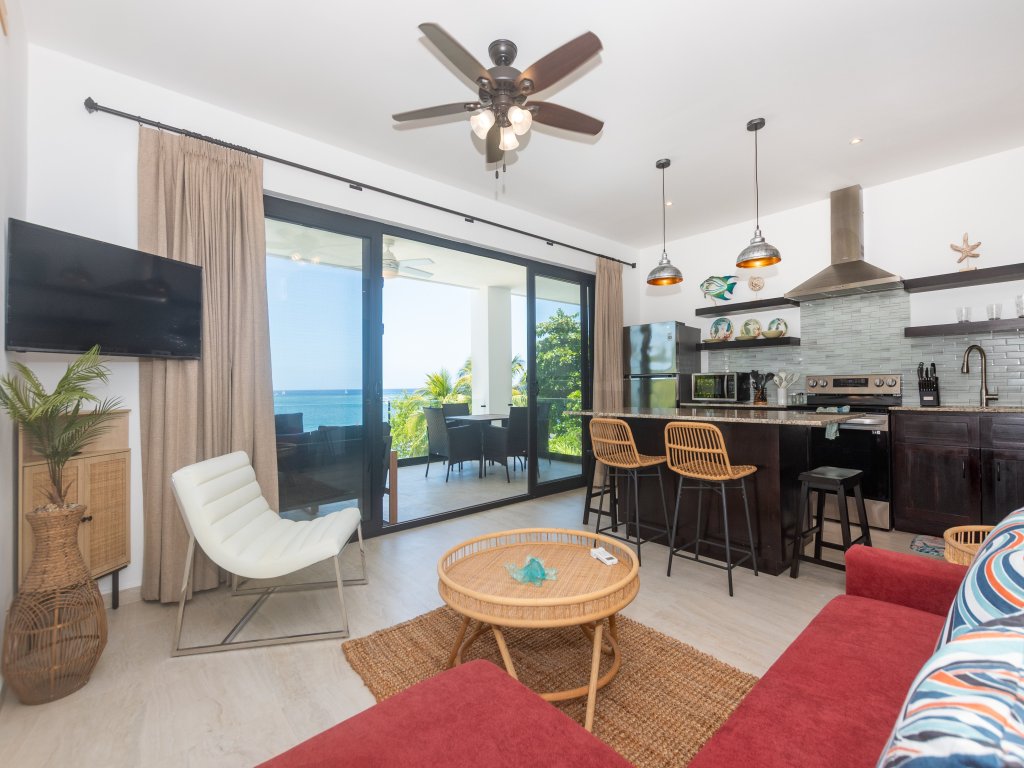 Seahorse Escape-apartment #3 Vacation Rental - RedAwning