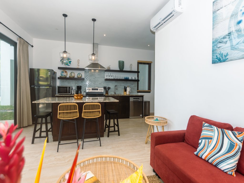 Seahorse Escape-apartment #1 Vacation Rental - RedAwning
